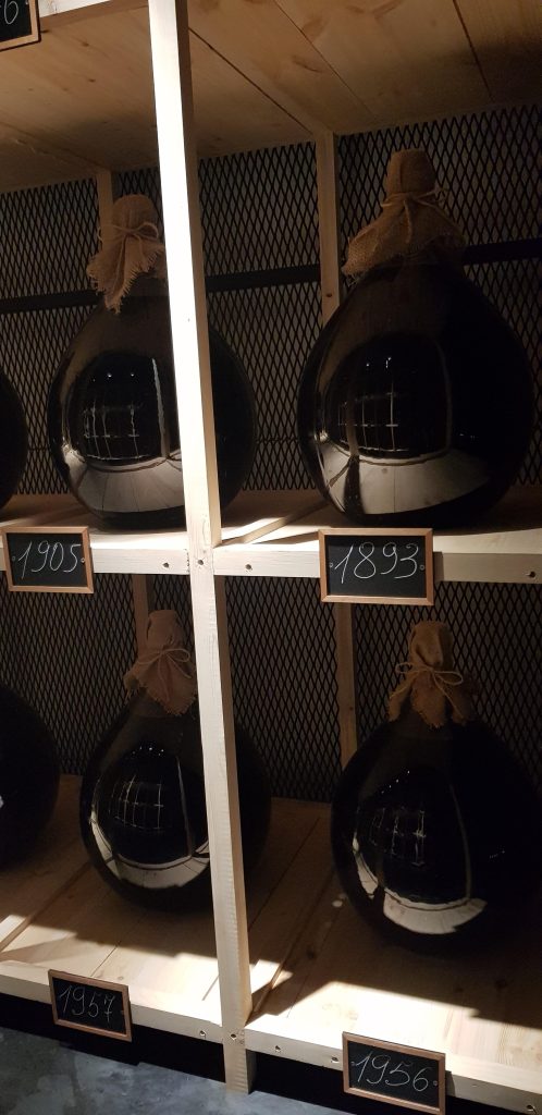 Des dames-jeannes (ou parfois des bonbonnes)