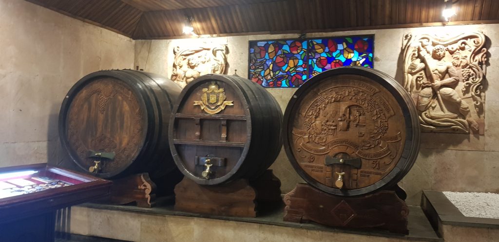 Fûts de chêne de l’époque differantes pour brandy de collection spéciale