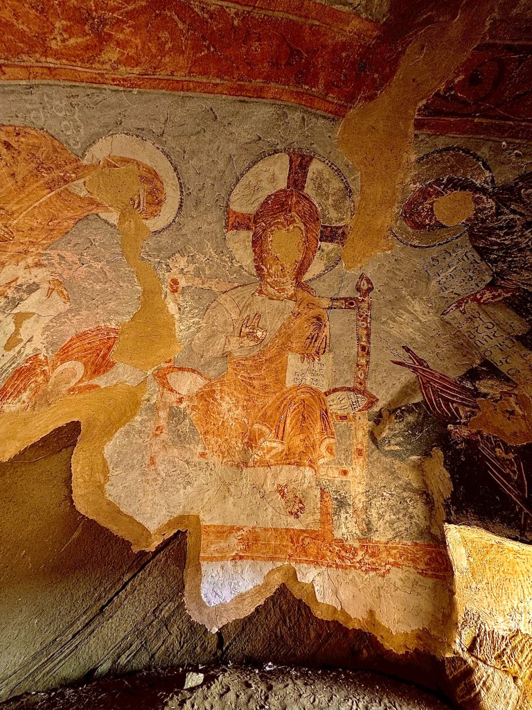 Fresques dissimulées de Natlismtsemeli / Jean Baptiste (Davidgaredja)