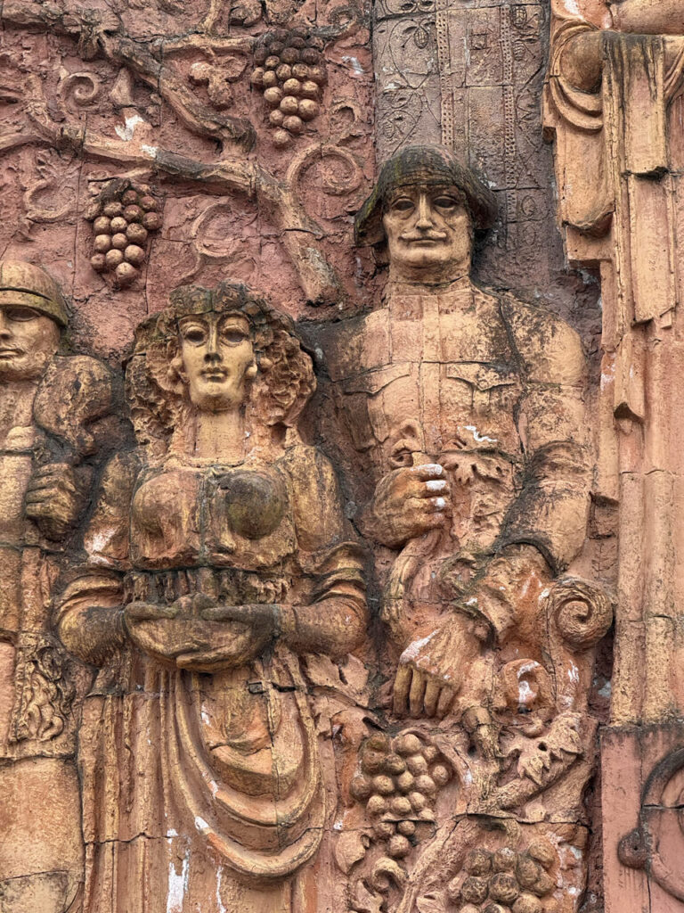 Bas-relief du marché de Koutaïssi